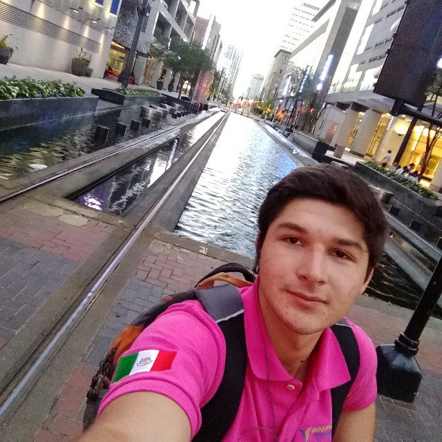 MARIO_MORA_'s tweet photo. Vías del metro en #Houston #Texas #TBT #MundialDeRobótica #2k17 #FRC #April #ART4371 #FIRST #WorldChampionship #SteamWorks https://t.co/aAgbOuzGHa