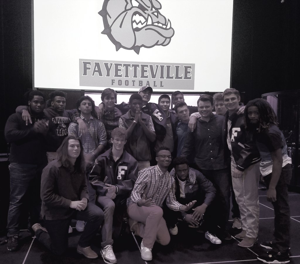 Kaden_7_'s tweet photo. Thankful for all the friendships I've made over these last 4 years as a bulldog🐶💜 https://t.co/PvpXSbYvmg