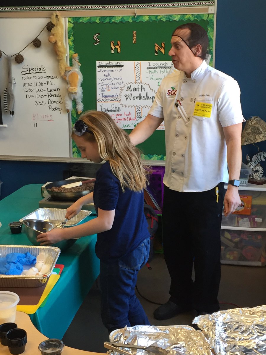lcartwright99's tweet photo. Expert advice for our upcoming Missouri Foods Restaurant PBL! Thank you Chef Curtis! https://t.co/b1upXUF9aT