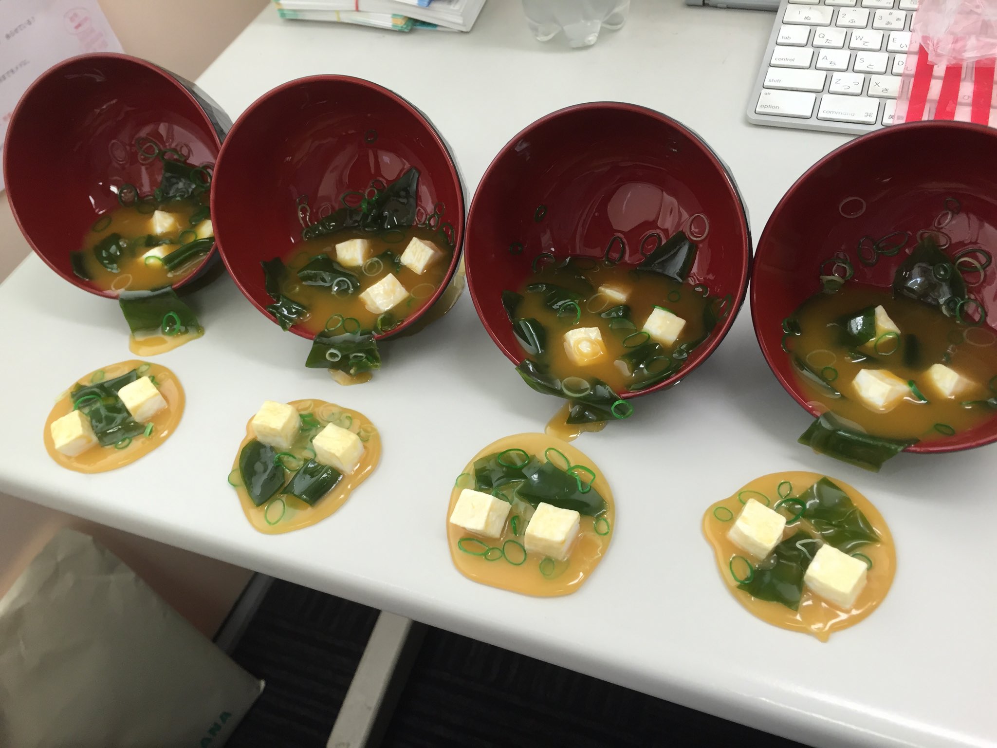 Twitter 上的 株式会社いわさき 食品サンプル Makirisei 面白いと思ってもらえる方に買っていただいているのだと思います こう見えてスマホスタンドです Twitter