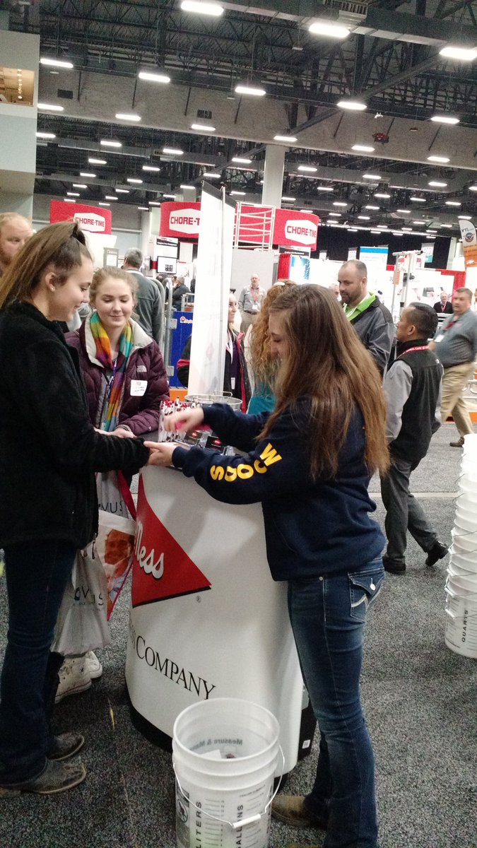 APEX_GlobalAg's tweet photo. Iowa Pork Congress judging and trade show!  Learning by doing! @WaukeeAPEX @waukeeffa @IowaPork https://t.co/ANkVpiXnwp