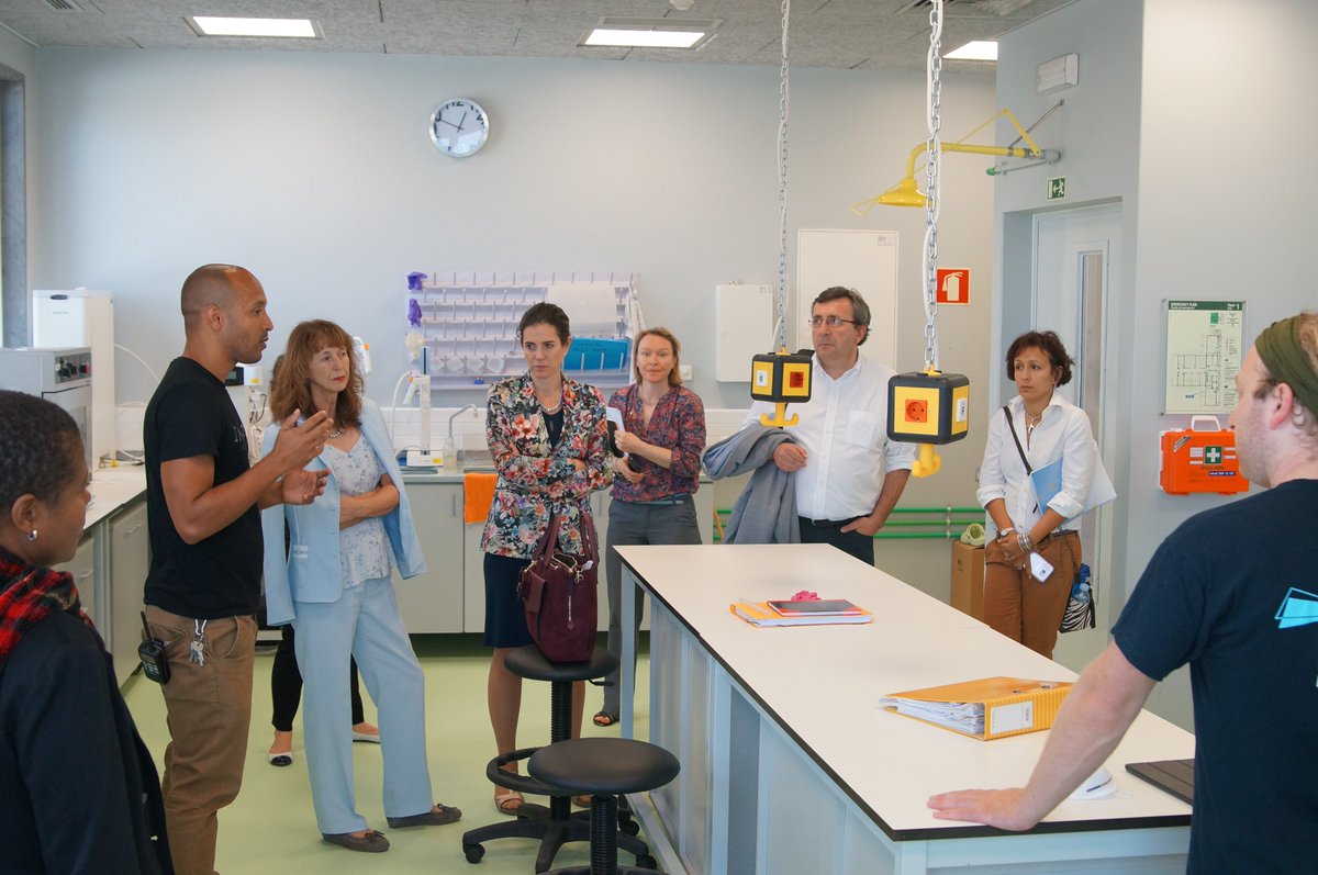 OSCM_'s tweet photo. A delagation from the @EU_Commission Directorate for Research and Innovation has visited #OSCM today. Initial funding from the EU 11 years ago can be seen as the major cornerstone for the Cape Verde Ocean Observatory #CVOO and #OSCM @CaboVerde_Gov https://t.co/3Sajb0gl7V