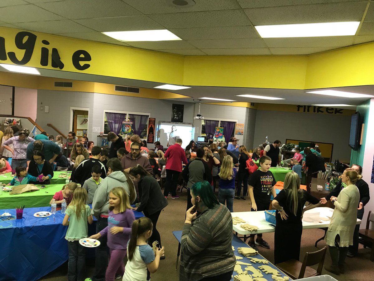castellawtl's tweet photo. Wow! Awesome turnout for Paint Night @ves_tigers You're amazing @Lisamediaqueen @BurkeCoSchools #ignitelearningbcps Thx Me You and Some Glue!! https://t.co/0NyIX6ngcs