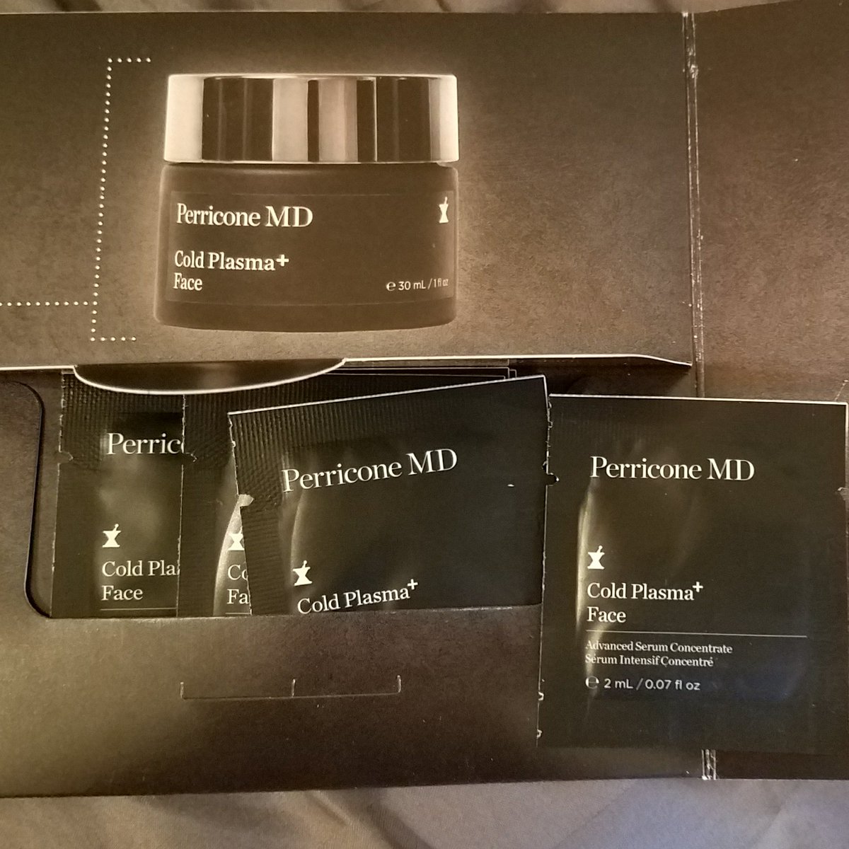 Jillycat5's tweet photo. Got my Perricone MD cold plasma voxbox! super excited to try this 7 day challenge! https://t.co/BcKYUAjzCf