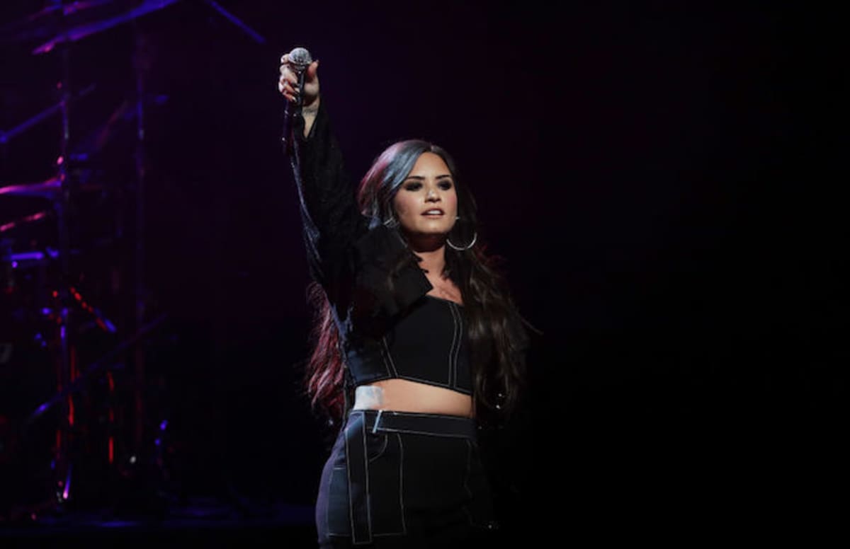 dj_leem's tweet photo. Demi Lovato Is Giving Her Fans Free Mental Health Counseling During Her Tour https://t.co/RCVTFEEU7Z https://t.co/GAC2xKzZP5