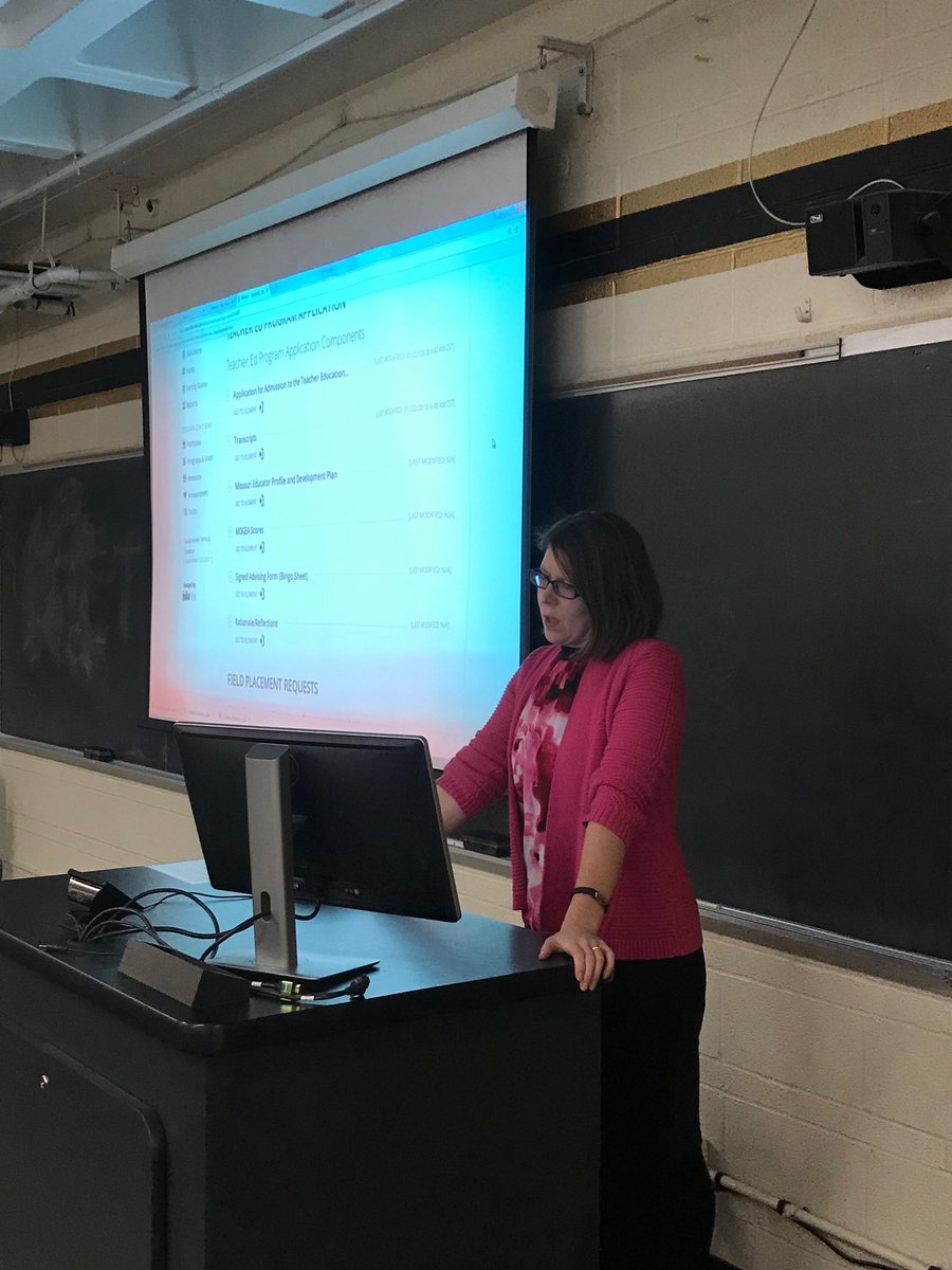 Travelingtchr's tweet photo. Dr. Beth welcomes Teacher Ed. Seminar students! #Foliotek @LUDissertation https://t.co/2CAiJ9Amos