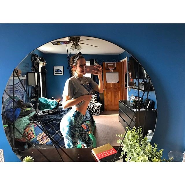 WeightLossNow18's tweet photo. Reposting @coriemfit:
Live for this lighting🙌🏼😍 Hope everyone is enjoying their week so far! Remember to keep your goals aligned and take https://t.co/ayPhCYyPOM