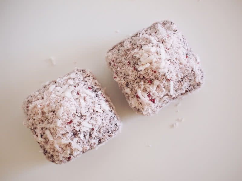 A delicious twist on an aussie classic... 🇦🇺 Happy #straya day! Fluffy sponge with fresh raspberries, coated with dark chocolate, coconut &amp; freeze-dried raspberries! ow.ly/j6ka30hWrDV