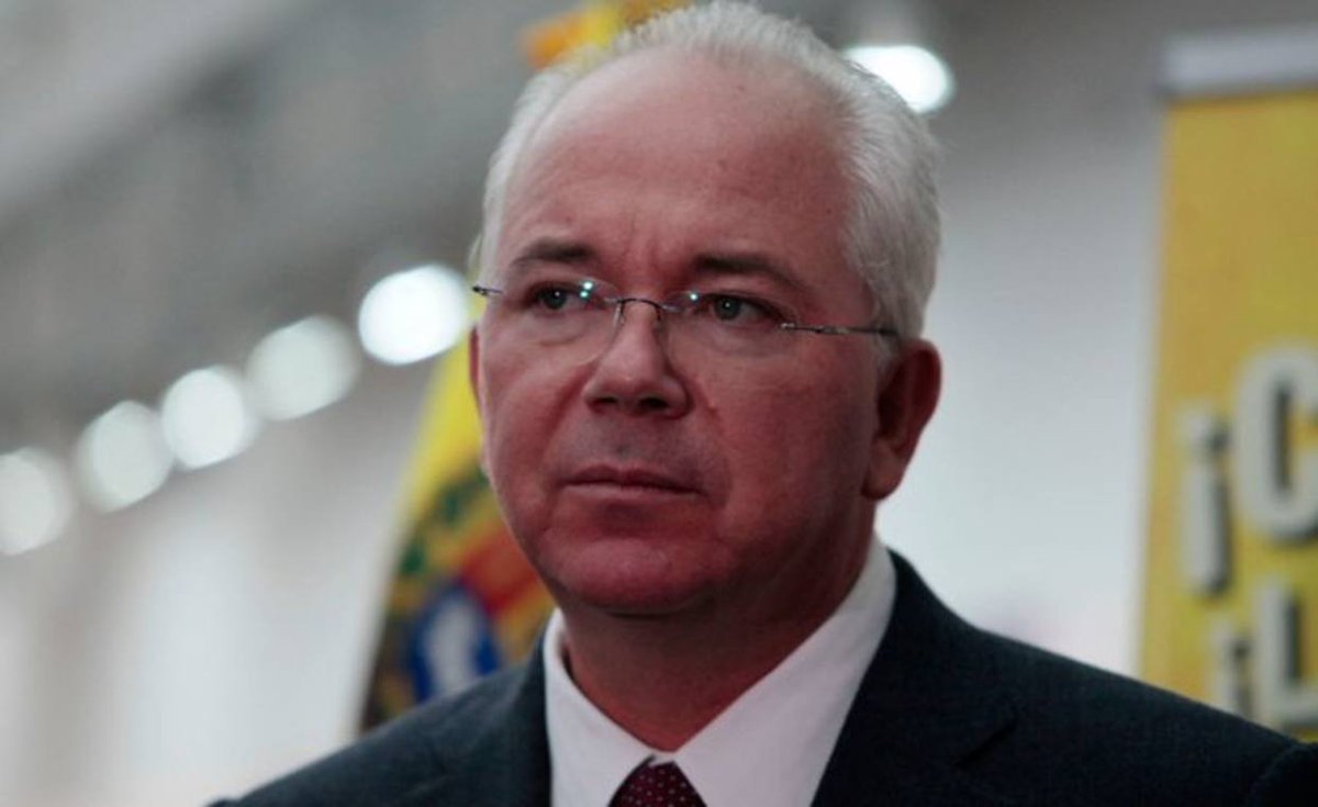ElNacionalWeb's tweet photo. Rafael Ramírez denunció persecución en su contra  https://t.co/lQyhZ59GBQ   https://t.co/Wl2sn4SFlE