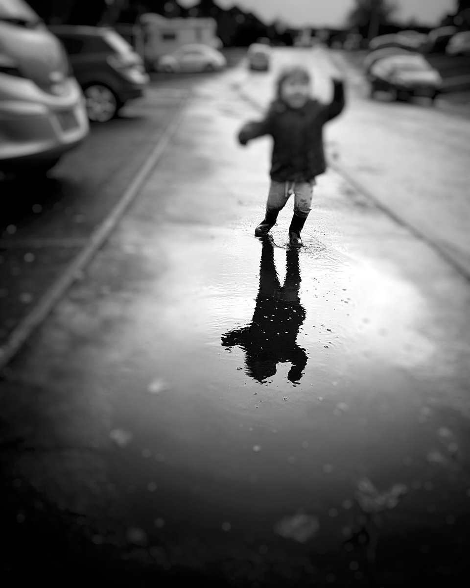 TTomanovics's tweet photo. Love for rainy days ⛆😃 #rain #wet #puddle https://t.co/ykSmqIWTW3