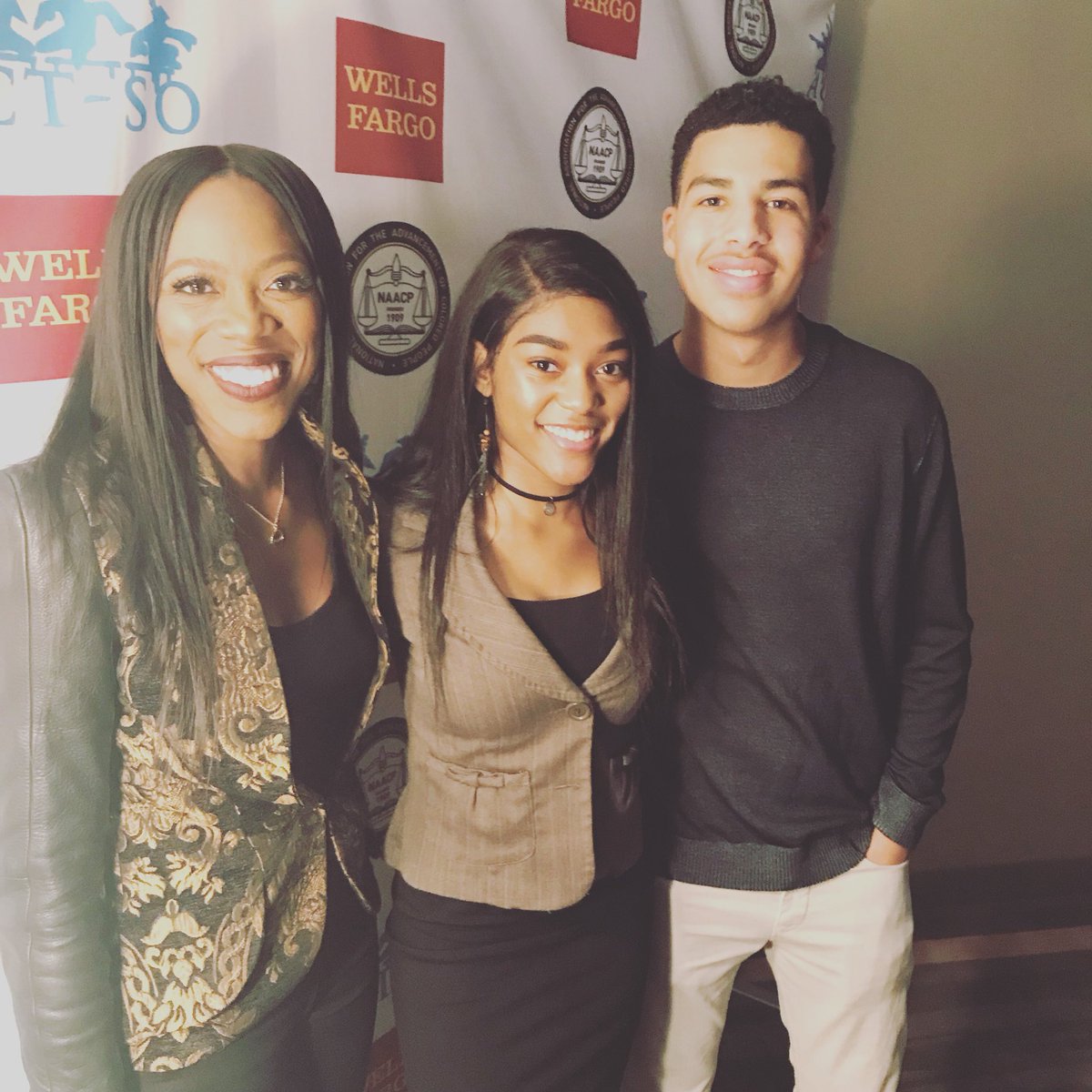 TrilogyTril's tweet photo. Yvonne Orji from Insecure & Marcus Scribner from Blackish🙌🏽😊💕 #TrilogyTril #NeverWalkAlone #betterAskSomebody #madeintheimage #beyoncé #rihanna #blessed #actso #freshempire #highschoolnation #imageawards #legacylegacy #upnext #hiphop #pop #RandB https://t.co/sT1iBcgnJo