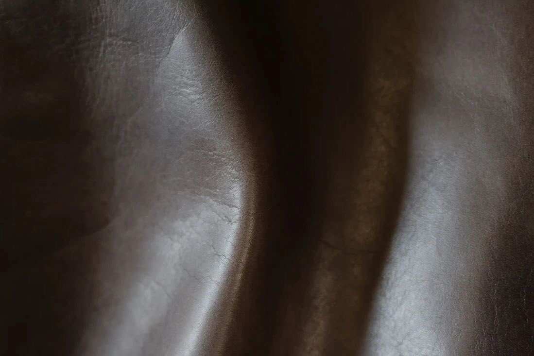 danfieldleather's tweet photo. Dark and stormy from our Luxxe line. #colormatch  #leatherhides #furnitureleather #upholstery #cowleather #design #cowleather #design #fashion #apparel #danfieldleather #luxury https://t.co/r35OR655Np