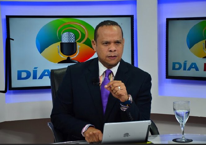 dia_tv's tweet photo. Finaliza por hoy su programa Día Día TV, que se transmite de lunes a viernes de 6 a 7 por Hilando Fino TV. @alfredodelacruz https://t.co/qseNQW0d44