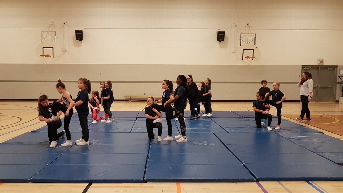 Getting our routine together for our first performance! #olympiccelebration #elemcheer #level1 <a href="/ENDHuskies/">École Notre Dame</a> @2Chyzyk