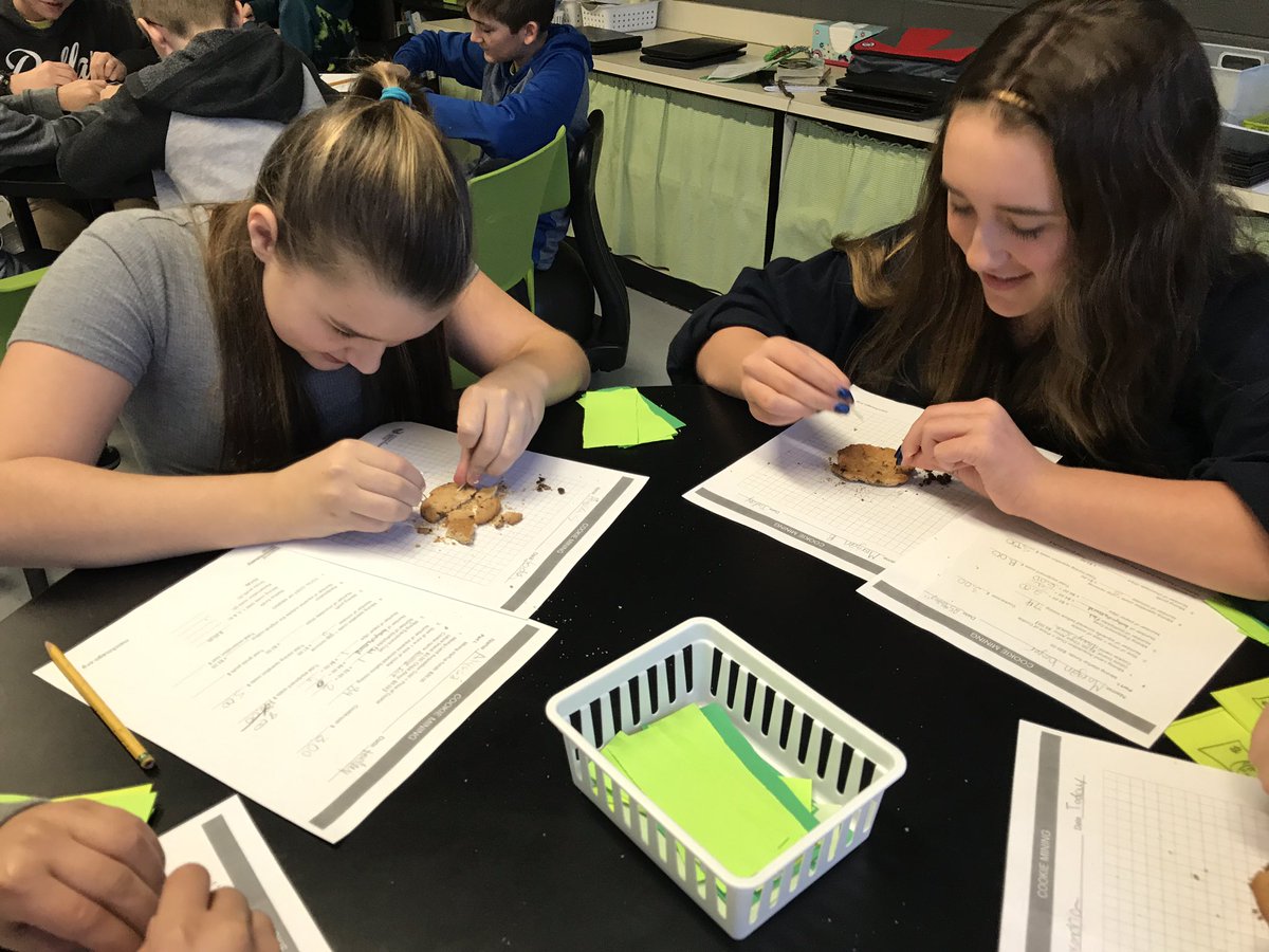 MJonesLime's tweet photo. Cookie Mining for Minerals ... followed by a visit from the EPA. Learning about land reclamation! #miningisfun #LimeTeam @WISWillard https://t.co/bNFAtOv5j7