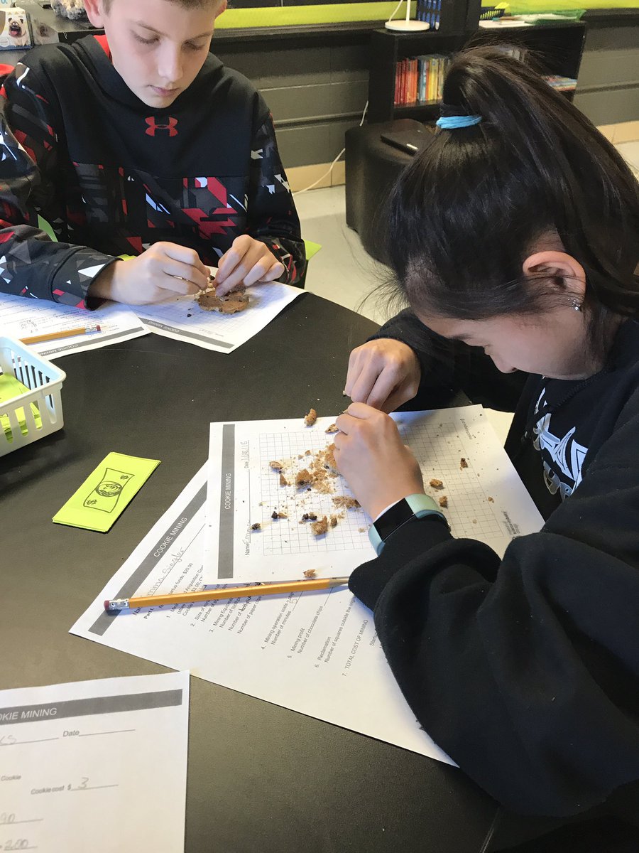 MJonesLime's tweet photo. Cookie Mining for Minerals ... followed by a visit from the EPA. Learning about land reclamation! #miningisfun #LimeTeam @WISWillard https://t.co/bNFAtOv5j7
