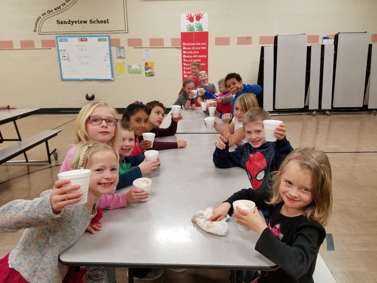 LisaSchreur's tweet photo. 2nd graders are celebrating great behavior with hot chocolate. Sandyview kids SOAR. #SandyviewStars https://t.co/e0mIyYX1Kv