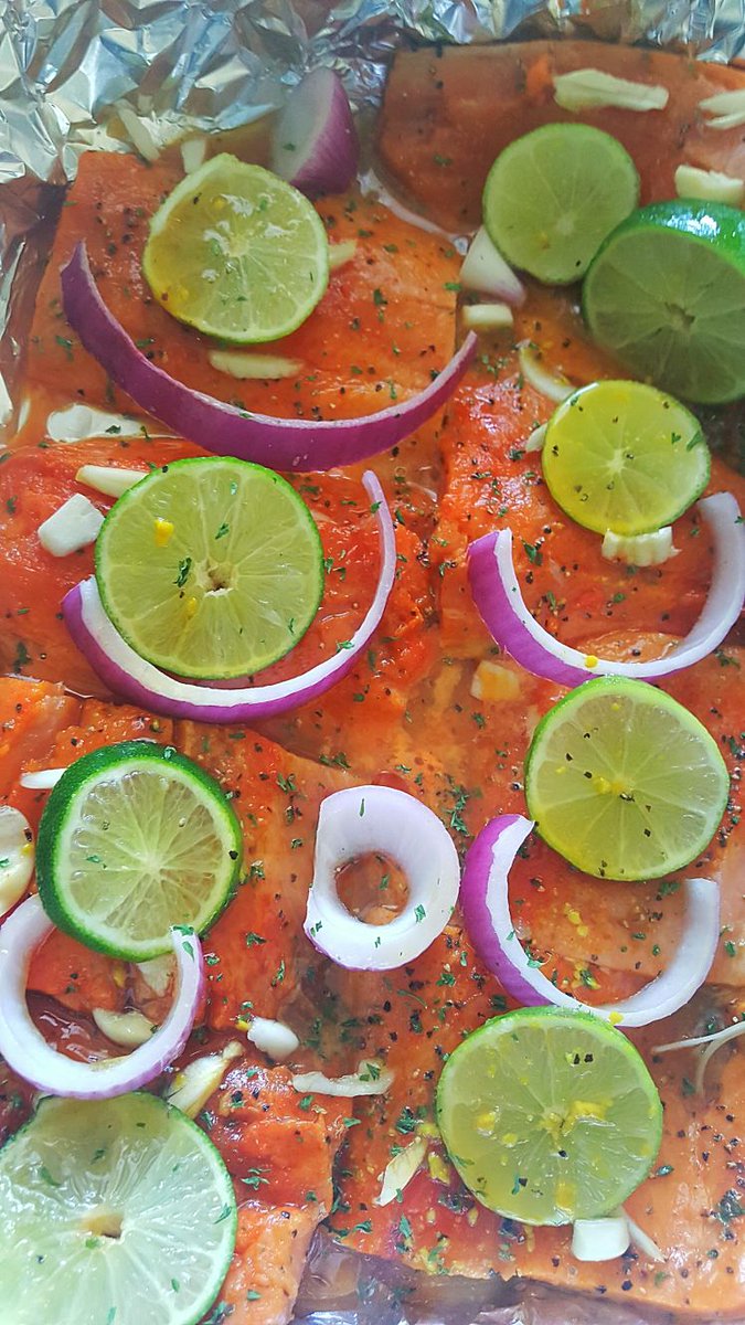 EveLkCuisine's tweet photo. #tbt #marinatedsalmon #spicy #garlic #freshlime #onions #parsley #drypepper #vinager #scallions #hotsauce #moreingredients #wellprepared. https://t.co/NI2YN4fltY
