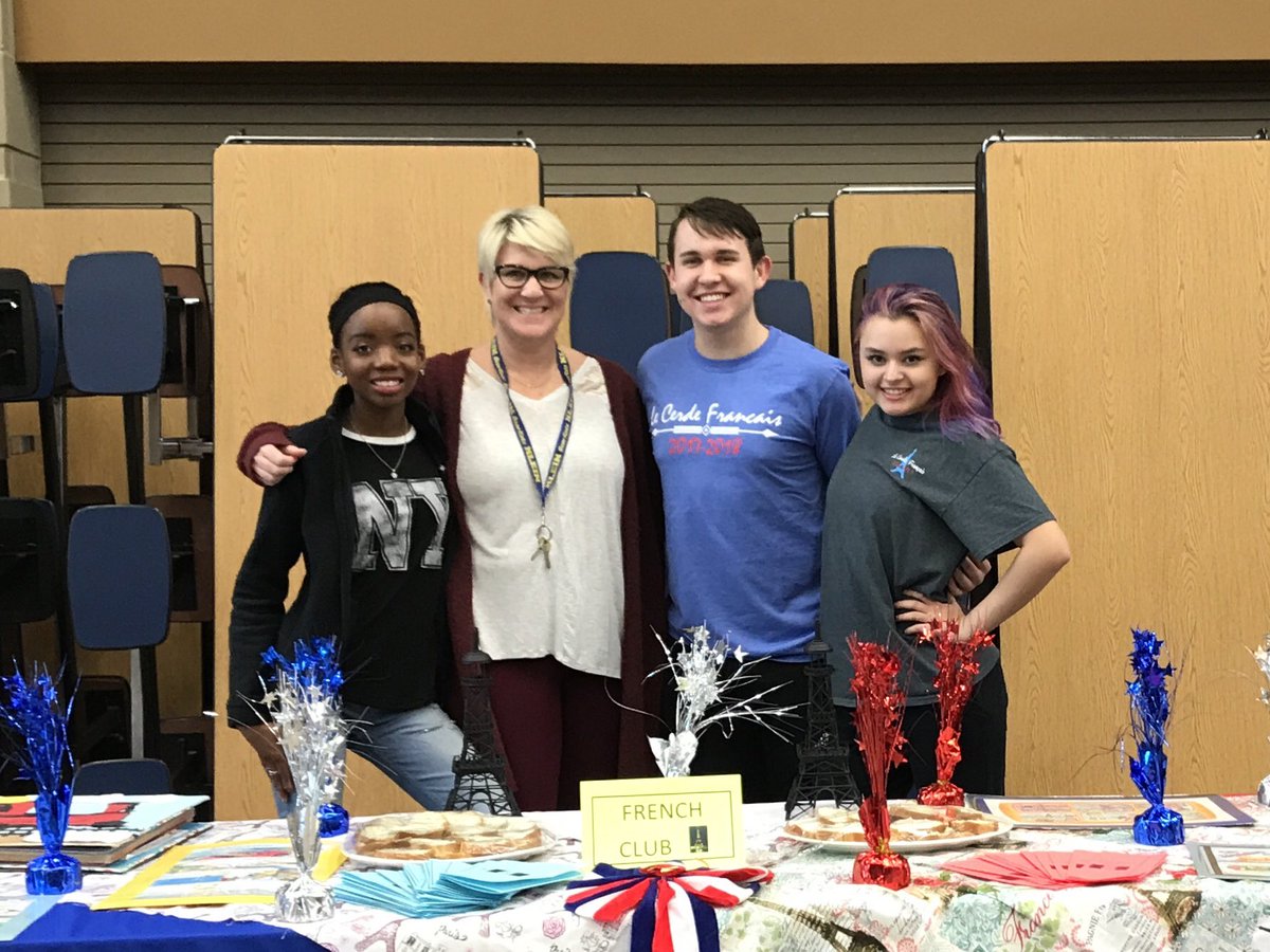madamesolis74's tweet photo. 8th grade Parent Night Klein High #speakitliveitloveit #kleinhigh https://t.co/nFPn8yzMPd