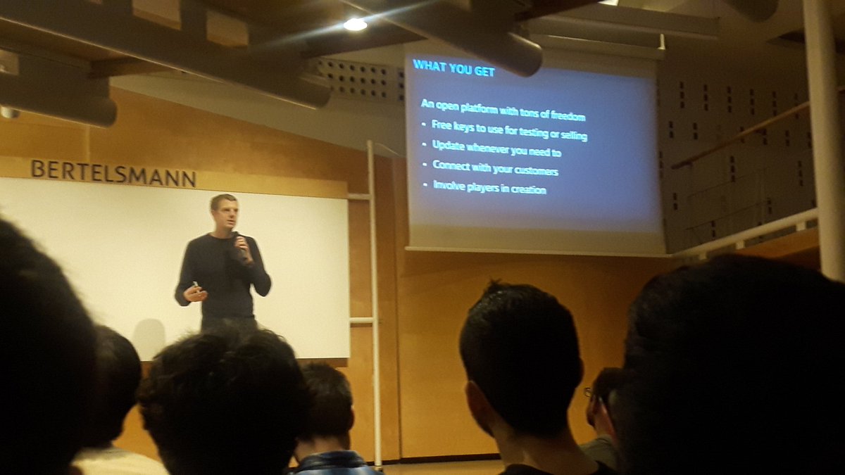 tonimi91's tweet photo. That's been a really cool evening, I would have never imagined at the beginning of this year that I would be chatting with people from @TequilaWorks, @mercurysteam or @steam_games... it has been a honor! #steamdevdays https://t.co/ootJn5bQ7y