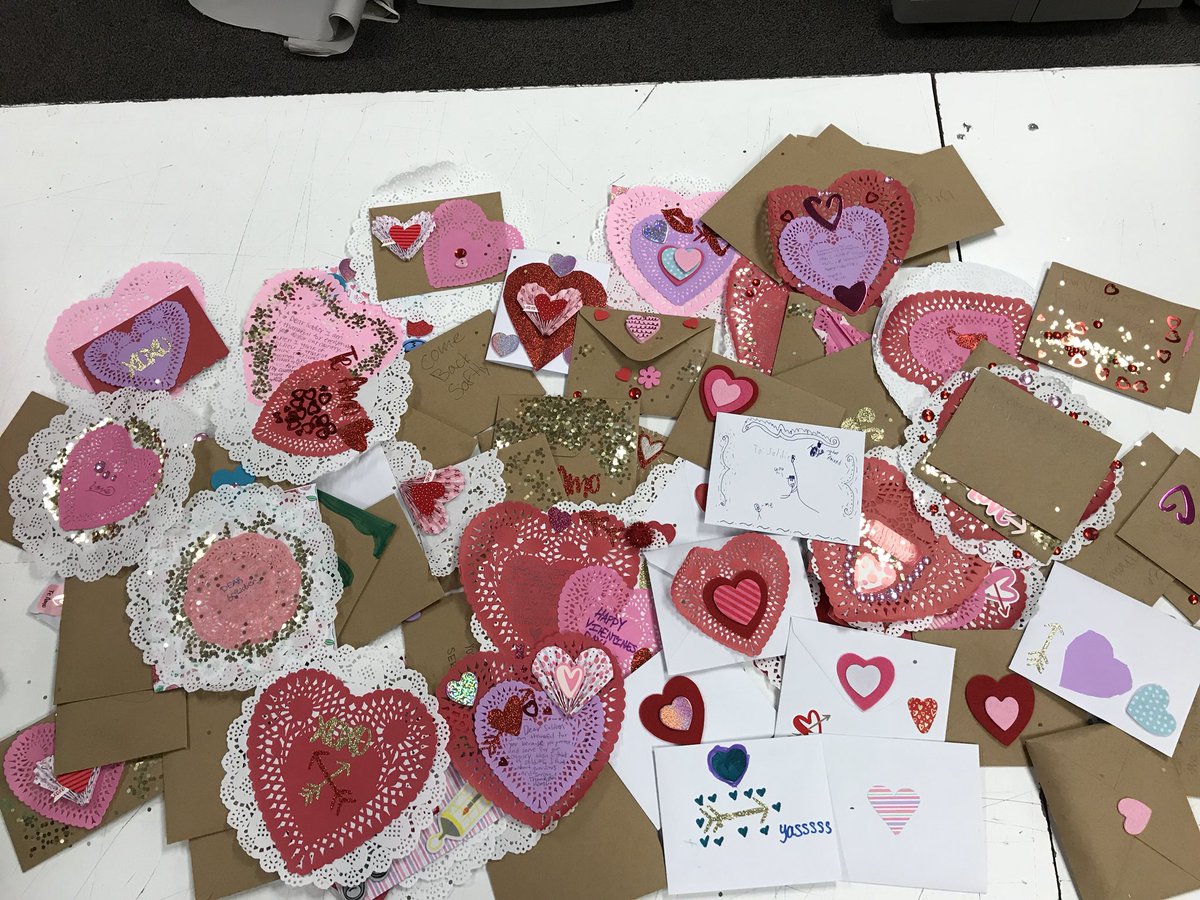 Jessicabwright1's tweet photo. Ms. Wright’s students at WMJH created homemade Valentine’s Day cards for our soldiers! #WMJHpride #KatyISD https://t.co/KkJLQa2gDM