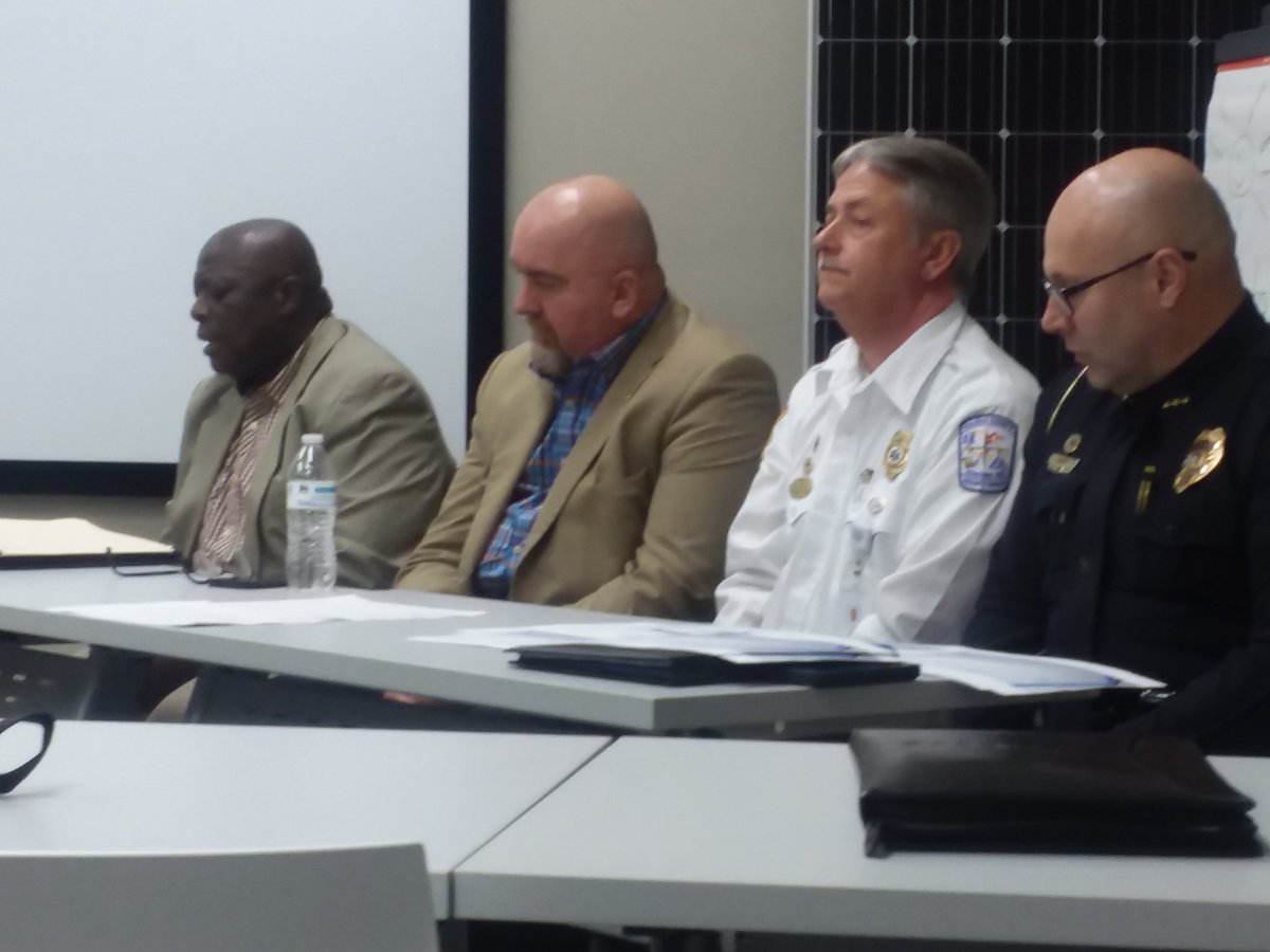 CyDwms's tweet photo. Halifax County community partners work together to discuss the rising concern for opioid use. #halifaxrise https://t.co/3DAxc5fg6V
