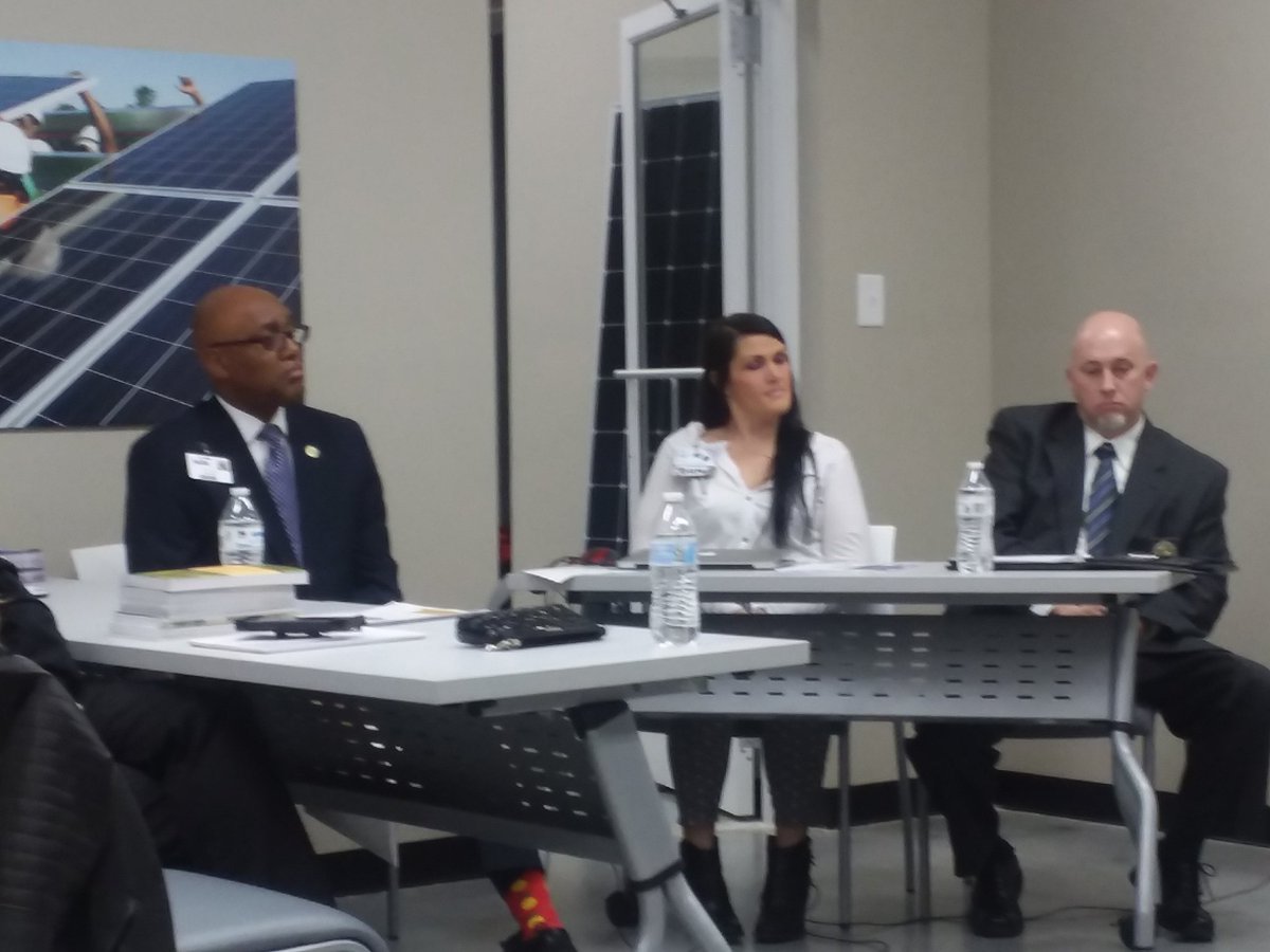CyDwms's tweet photo. Halifax County community partners work together to discuss the rising concern for opioid use. #halifaxrise https://t.co/3DAxc5fg6V