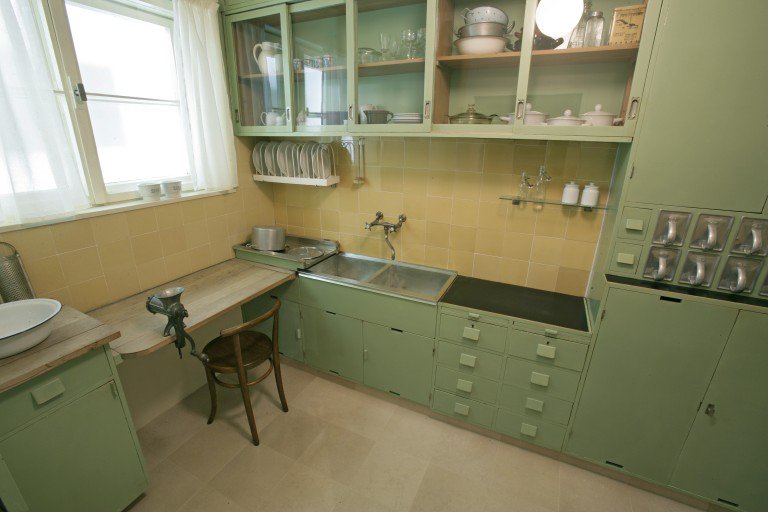 BCWYSK's tweet photo. Margarete Schütte-Lihotzky is a #BCWYSK and the first female Austrian architect and a communist activist in the German resistance to Nazism. She is mostly remembered today for designing the so-called Frankfurt kitchen. #creativewomen #architecture https://t.co/wHRhbTCt31