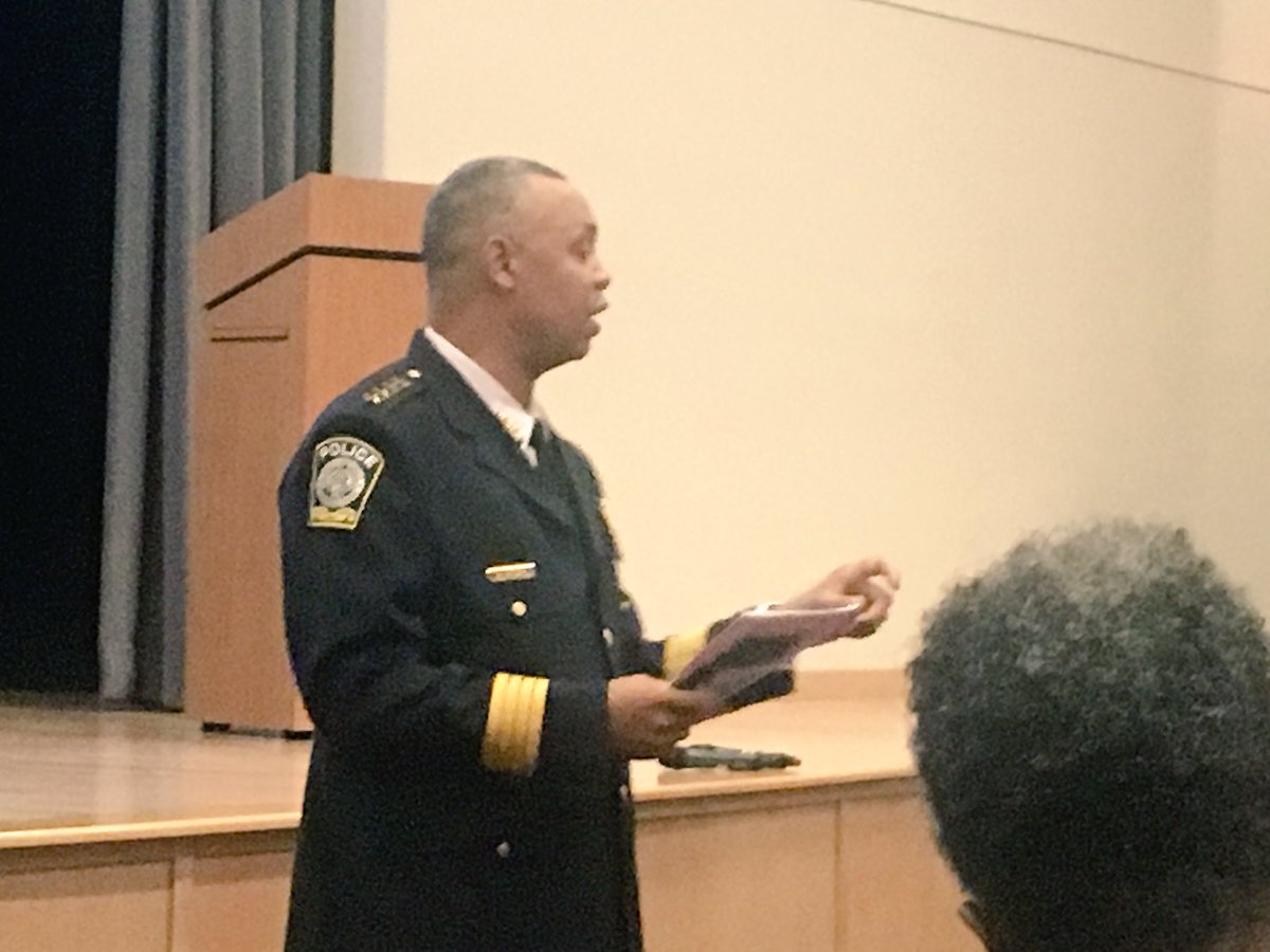 apsupdate's tweet photo. Happening Now: @APSPDChief is discussing future of policing and adding body worn cameras to #APSPD #safesecurestrong https://t.co/wRviHhJEYU