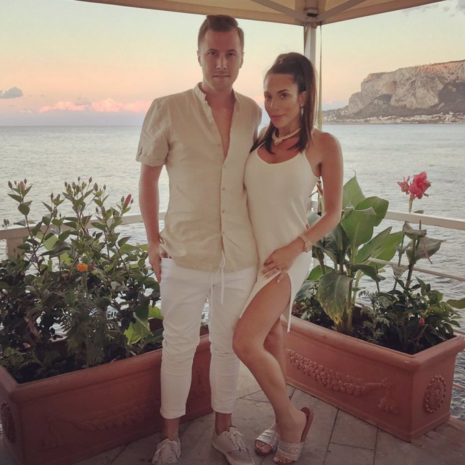 Watch AIPdaily's leaked NSFW photo on TwXstars