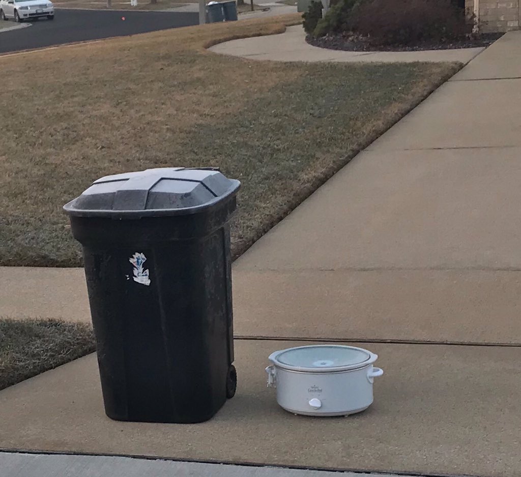 Mistyrhannah's tweet photo. Apparently our neighbor watches #ThisIsUs https://t.co/iQn3CDu6Cx