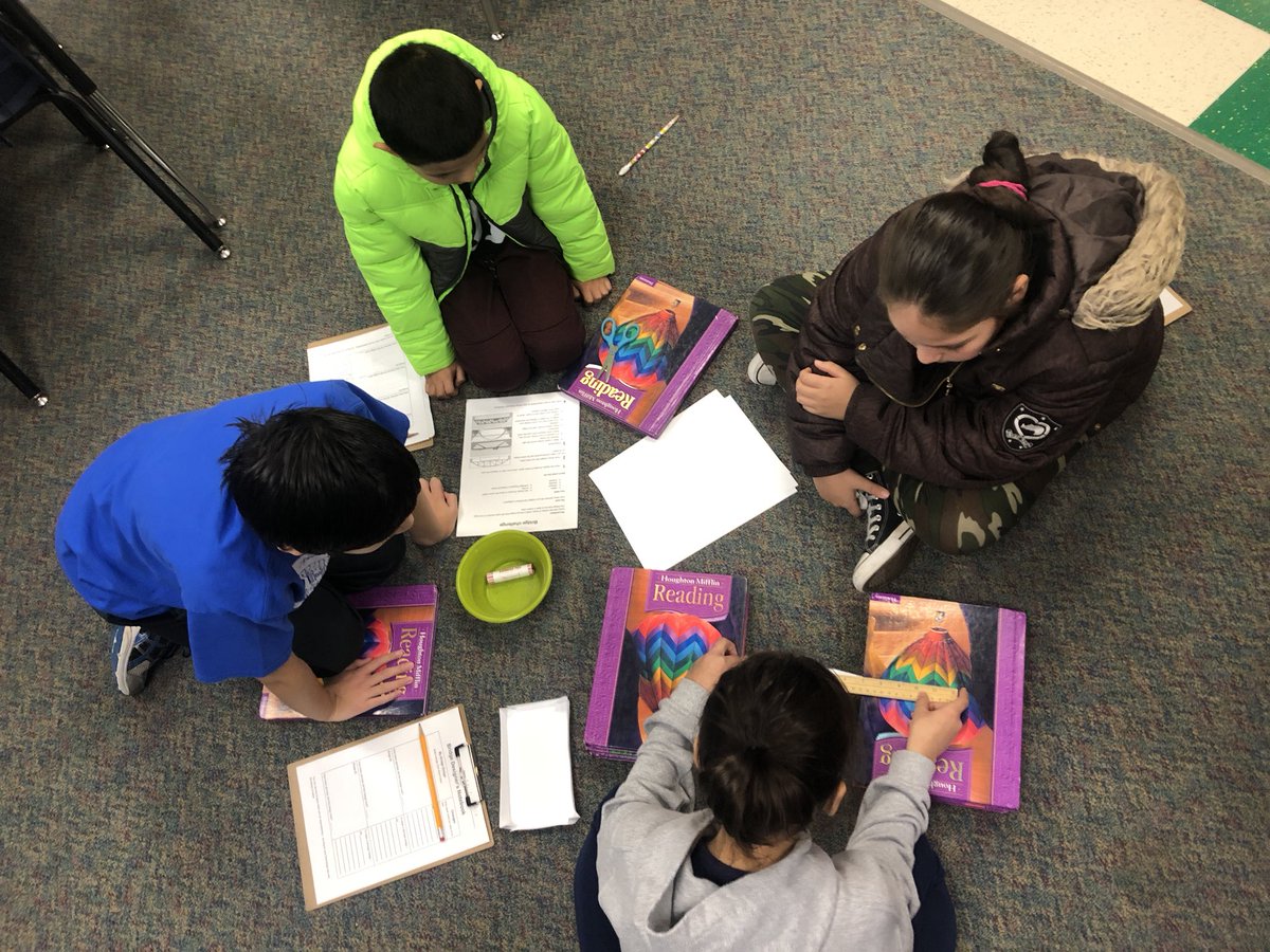 heymrtran's tweet photo. Making paper bridges that support the weight of pennies using @MysterySci in the classroom today https://t.co/sFxvDiv19J