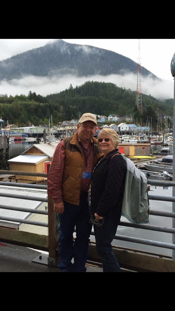 thomashudson_13's tweet image. Please keep my Papa in y’alls prayers.