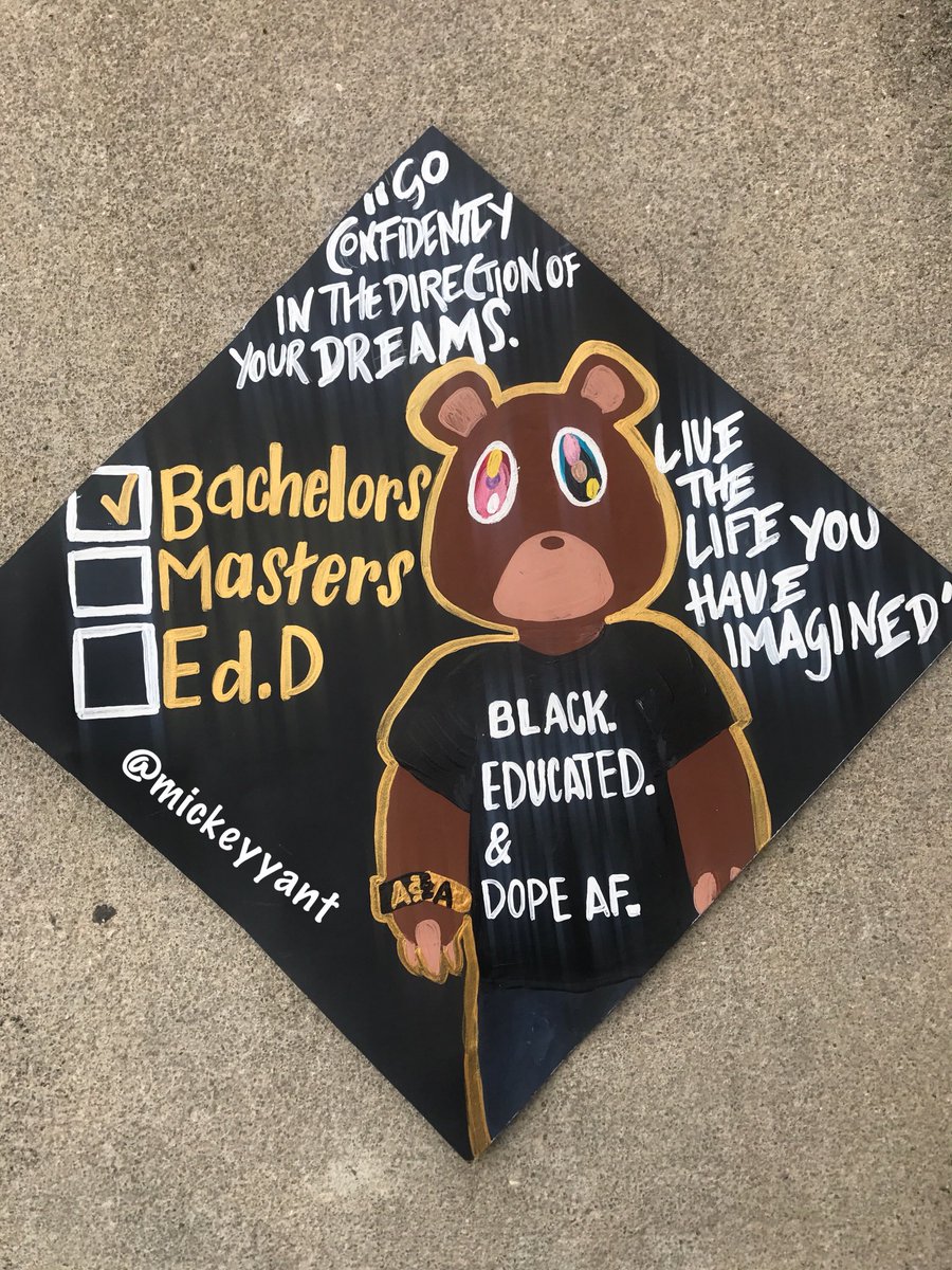 _Mickipedia's tweet photo. For @HenryAmazin
“Go confidently in the direction of your dreams. Live the life you have imagined.”
#KanyeWest #kanyegraduation #graduationbear #gradcaps https://t.co/3Ty95bUrHv