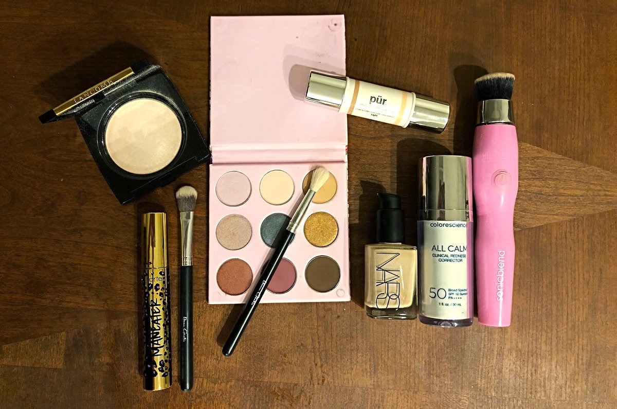 _Thatbaileygal_'s tweet photo. #MOTD &amp; a new blog post! Click to peep 👀 —> https://t.co/1Adpx4H4u4
@WinkyLux palette @LancomeUSA Dual Finish #highlight @purcosmetics Cameo #Contour Stick @Colorescience #AllCalm @octoly #gifted #lancomegiftedme #octolyfamily Brushes by: @BeauGachisParis &amp; @MichaelToddBeau https://t.co/tUs7faY4MJ