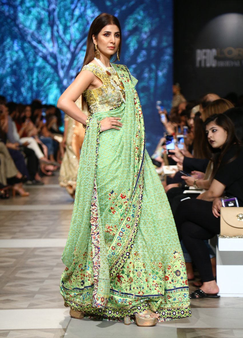 Deemasfashion's tweet photo. #Fashion #Dresses #Bridal #HauteCouture #BridalDress #WeddingWear #bride #Formal #BridalWear #desibridal #Desidresses #Birmingham #mehndi #Mayon #Henna #bham #ootd #ootn #Fashionista #Stylish #InstaStyle
For more designs and detail visit https://t.co/K3n48Vv5yL https://t.co/A4ano54UsY