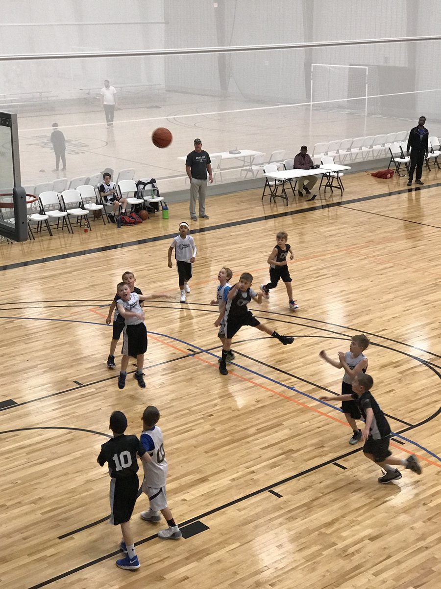 Wichitahoops's tweet photo. Week 3 of the @ICTHoopsLeague is underway at the facility! #ChaseForThe🏆 #DevelopTheFuture https://t.co/sXYLzpfYeJ