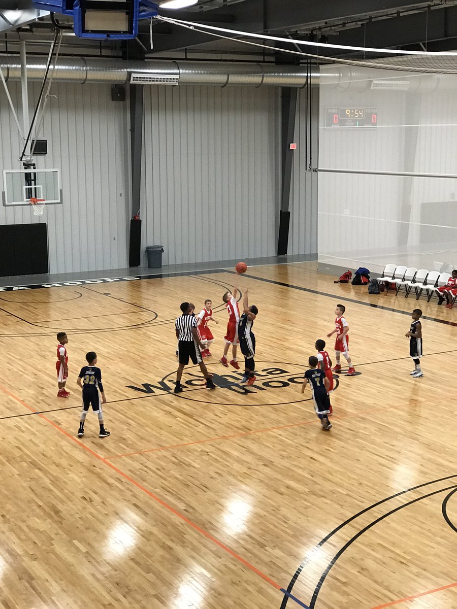 Wichitahoops's tweet photo. Week 3 of the @ICTHoopsLeague is underway at the facility! #ChaseForThe🏆 #DevelopTheFuture https://t.co/sXYLzpfYeJ