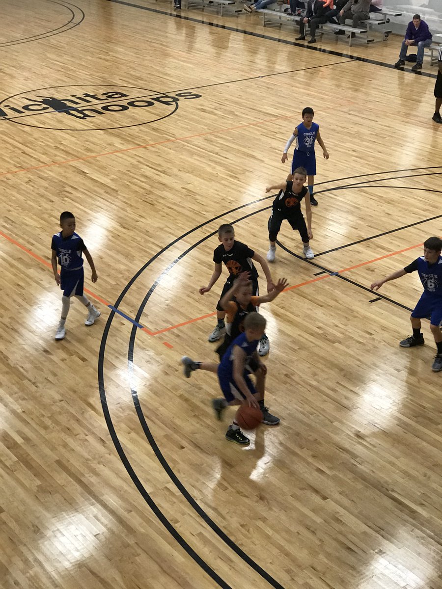 Wichitahoops's tweet photo. Week 3 of the @ICTHoopsLeague is underway at the facility! #ChaseForThe🏆 #DevelopTheFuture https://t.co/sXYLzpfYeJ