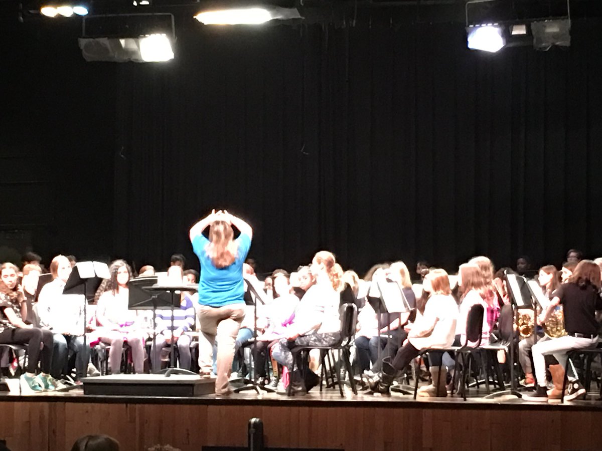 dscasto's tweet photo. Awesome performance @Sandburg_MS with 6th graders @StratfordLndgES https://t.co/WT2QsLq9Nf