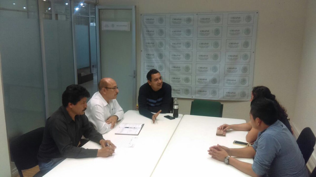 EDGARLARGHER's tweet photo. Reunión de trabajo con la Secretaria General Nayani del Carmen Carbajal Mendoza y Emanuel Hernández Perez del Sindicato de Acuagranjas los Lagos S.A de C.V. #Chiapas temas abordados #SeguridadYSalud en el #Trabajo #CapacitaciónYAdiestramiento #CondicionesGenerales del Trabajo https://t.co/4ElUUgCaeu