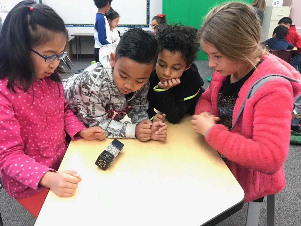 westhoffschool's tweet image. Miss Rico’s 3rd Graders learning about Cublets! #makerspacefun
