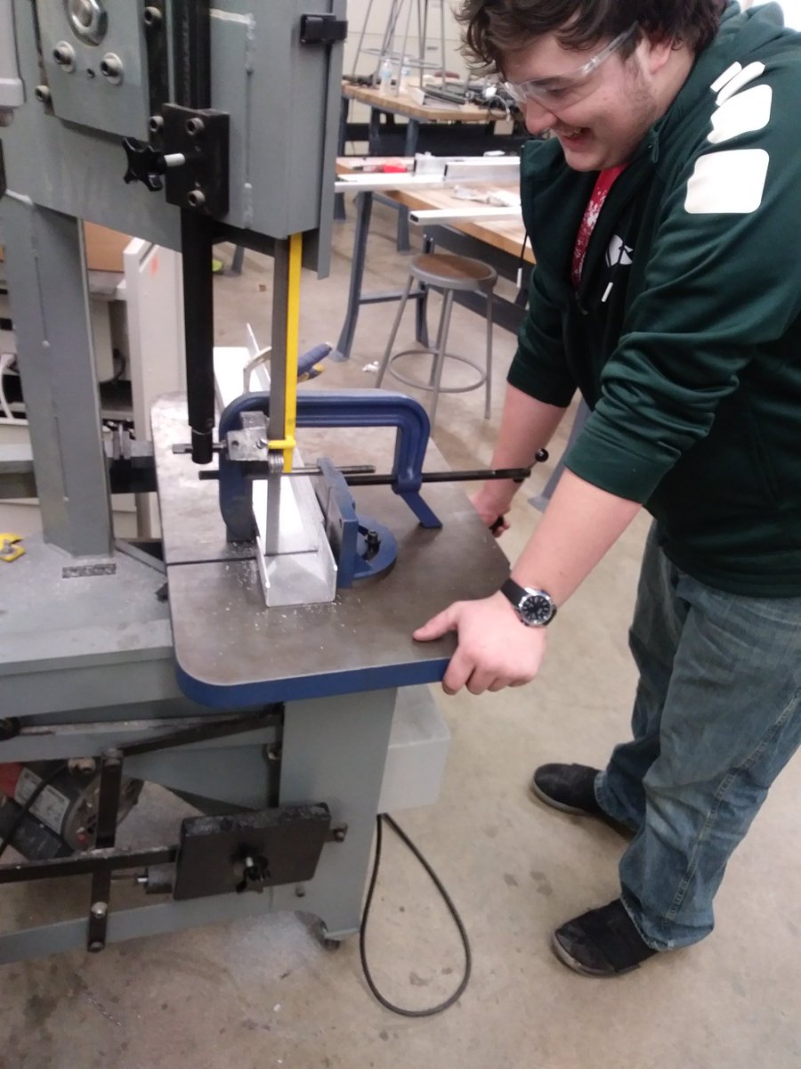 frc7197NWMM's tweet photo. Rocking out some robot parts! Go Mounite MegaBots #omgrobots #FIRSTPowerUp #NWCS1718 https://t.co/QSyR3Ndfgj