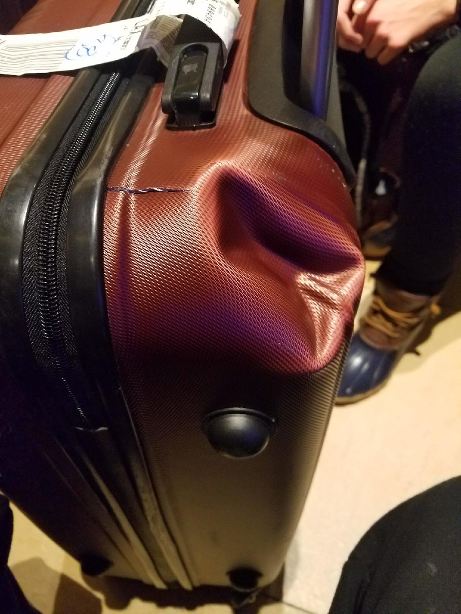 K_Flora23's tweet photo. @united and @airchina send my teenage daughter to #Japan and this is the first update I get upon her arrival, with no resolution. #NotOK #NeverAgain https://t.co/7IunXejWXa