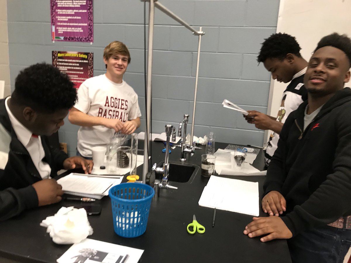 melissalewis08's tweet photo. Environmental science “shaking it up” with hydrogel lab #scsaggies https://t.co/fJnb237796