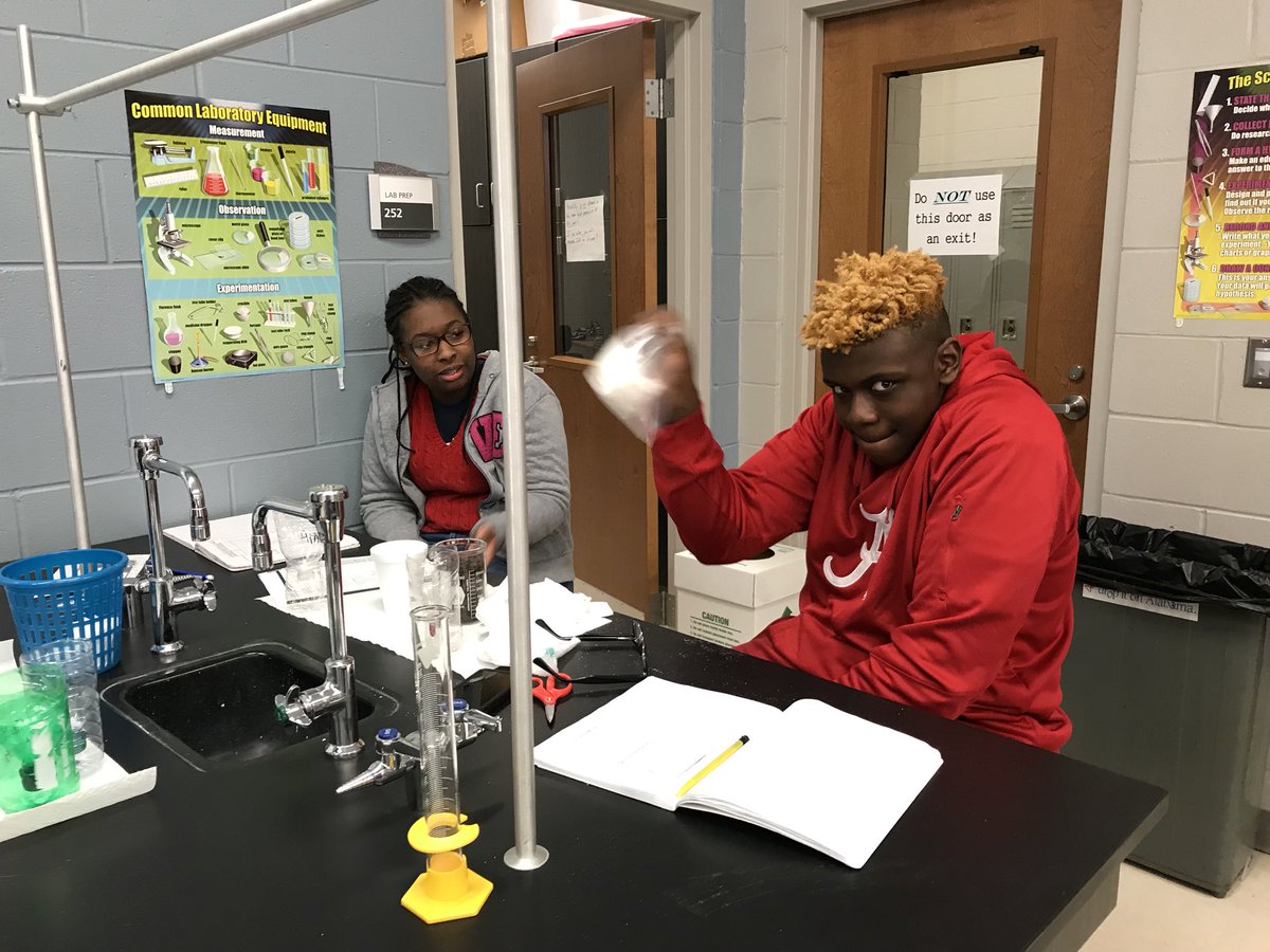 melissalewis08's tweet photo. Environmental science “shaking it up” with hydrogel lab #scsaggies https://t.co/fJnb237796