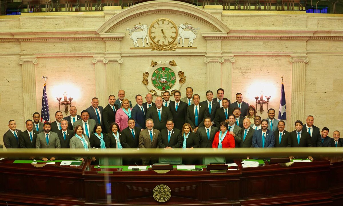 Con el Presidente <a href="/JohnnyMndez36/">Johnny Méndez</a>, mis compañeros y compañeras Representantes en solidaridad con la causa de la Prevención del Cáncer Cervical #CorbatasTeal #PañuelosTeal #JuntosContraElCáncerCervical