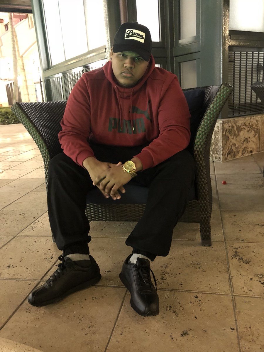 RenzzoOfficial's tweet photo. “ it’s about having personality.. it’s not about being the bad guy, it’s about entertaining people.“ vamos a entretener a mi gente con #porquemellamas este 2 de Febrero !!!!!🗓 si o si @jameslanceee ? #FLF #lapastilladeloshaters #faithlafamilia #ivrecords 🕊🕊🕊 https://t.co/8v1YHUlYGw