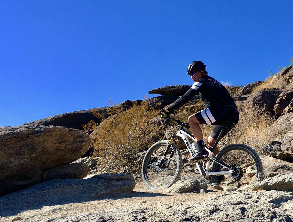 Vr7CyclingAppar's tweet photo. Desert Classic, Blue Skies and the perfect ride with VR7 Signature Series “Pacifico”

https://t.co/c5qz0ckDGt

@Vr7CyclingAppar 
#vr7cyclingapparel
@TrekBikes https://t.co/ongpYn0Cuz