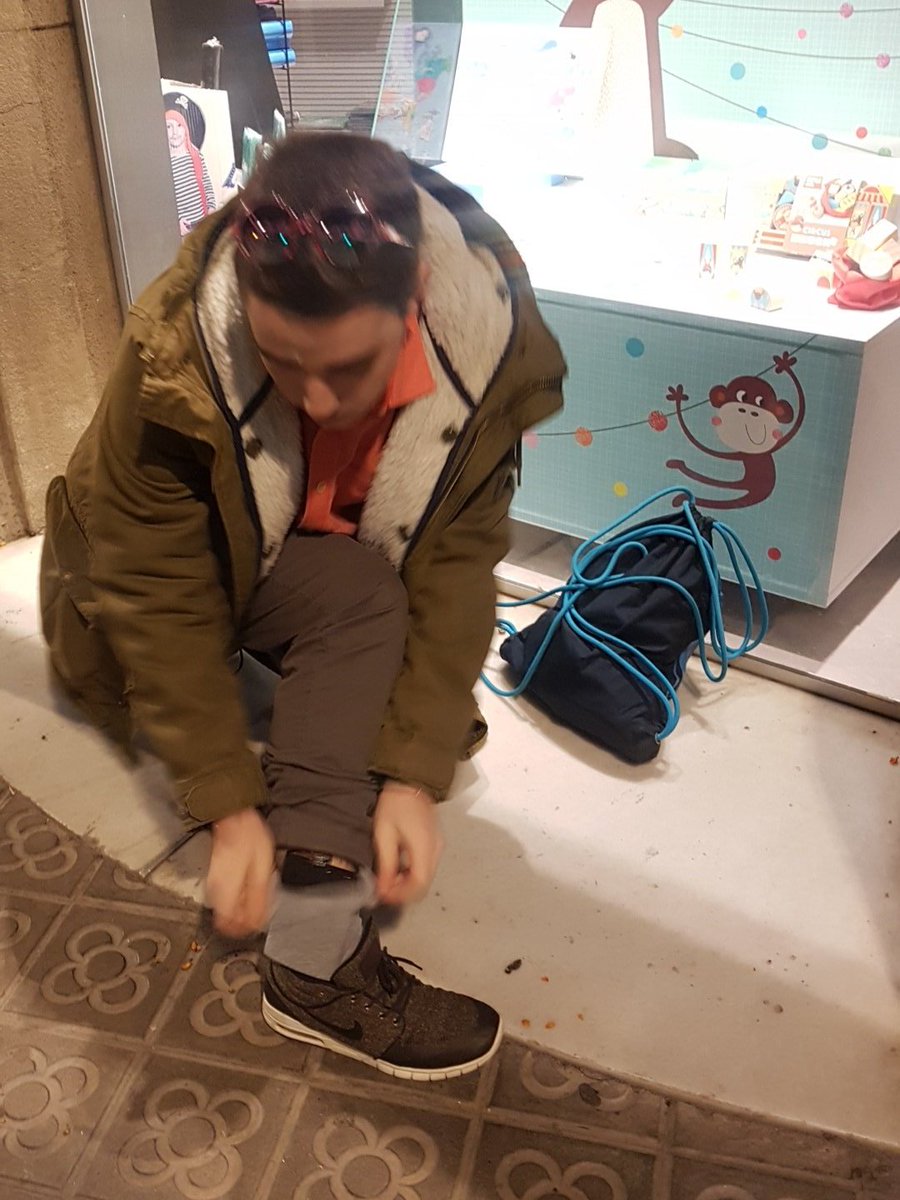 thrnsoflove's tweet image. CHARLES GETTING LA PETANCA DENTRO EN ARENA